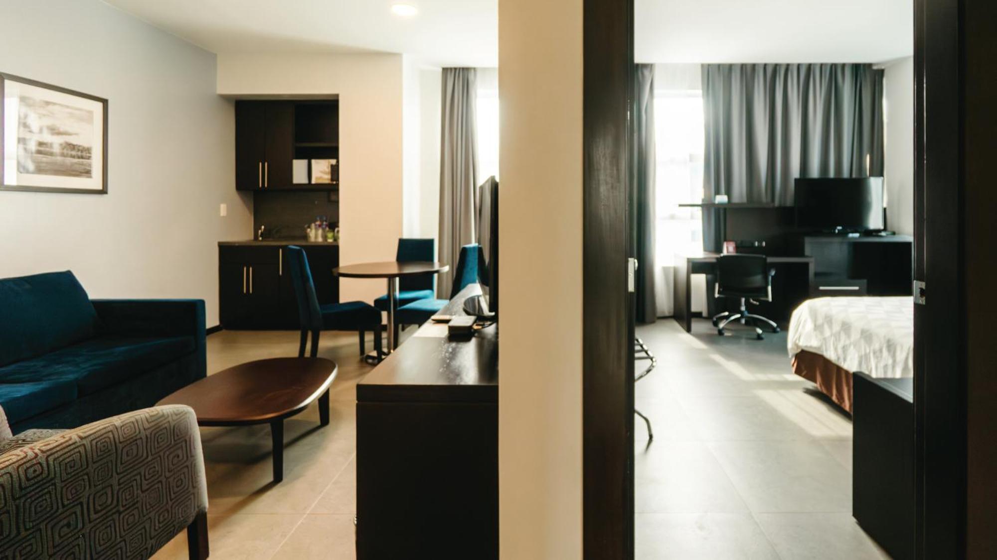 Holiday Inn Guayaquil Airport By Ihg Ngoại thất bức ảnh A typical studio apartment