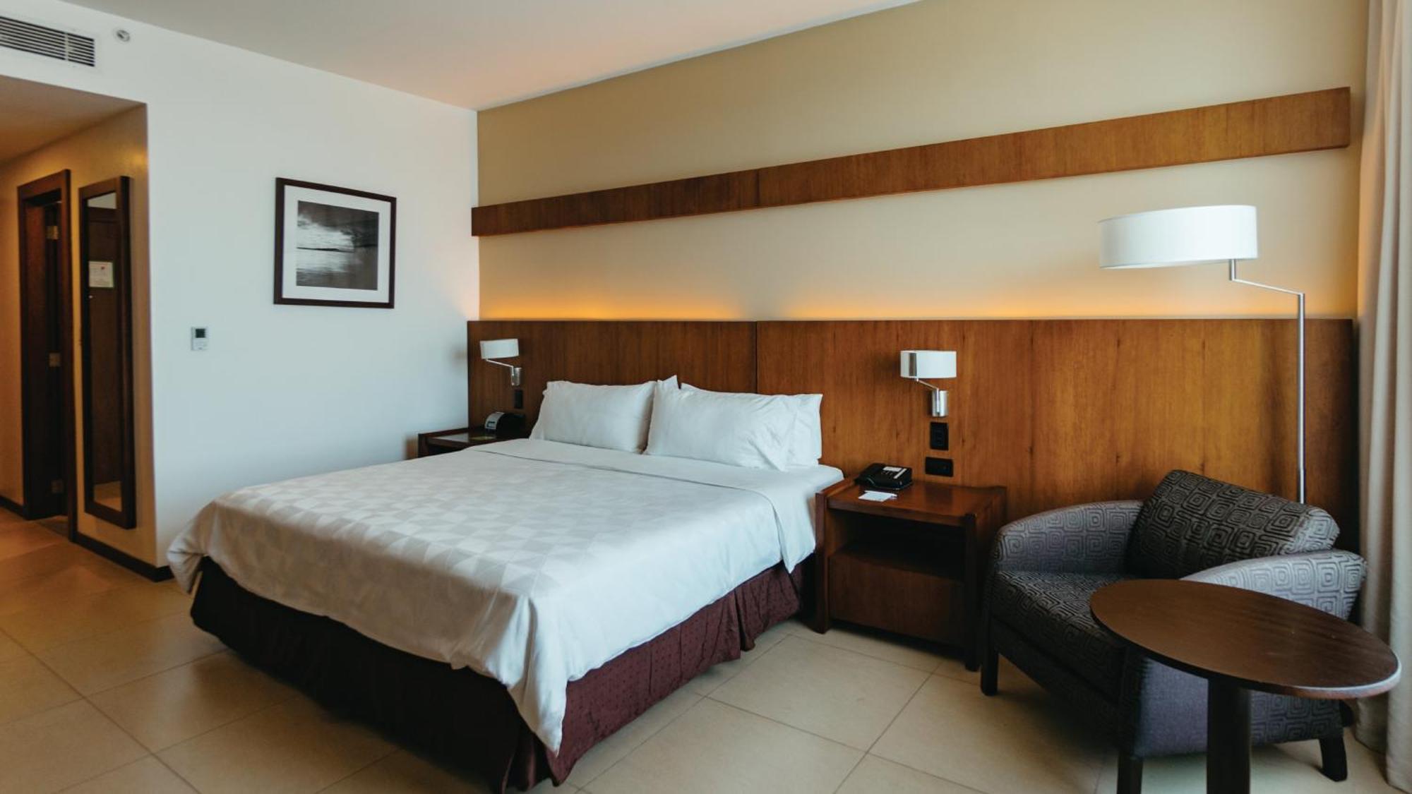 Holiday Inn Guayaquil Airport By Ihg Ngoại thất bức ảnh A room at the hotel