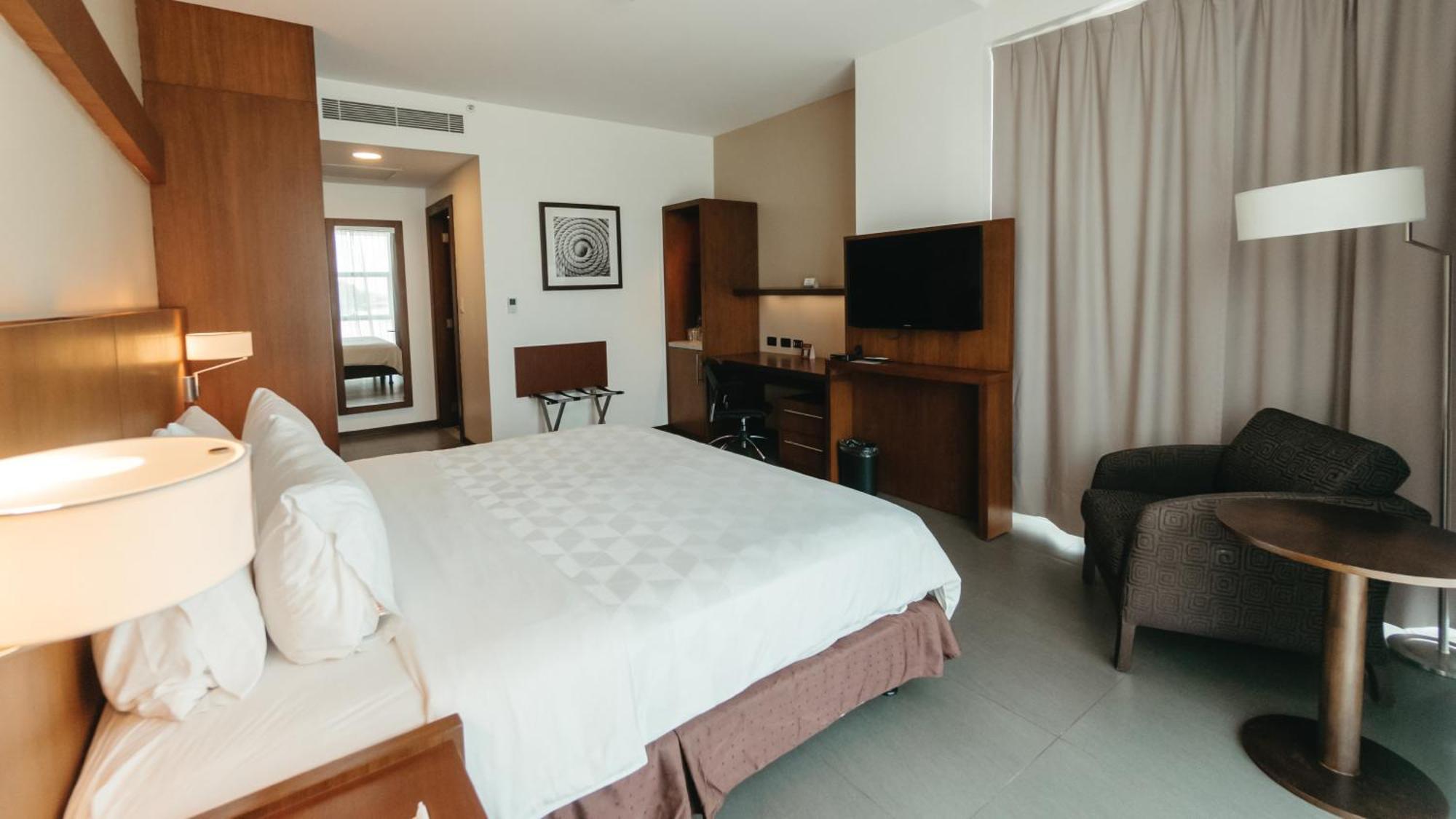 Holiday Inn Guayaquil Airport By Ihg Ngoại thất bức ảnh A room at the hotel