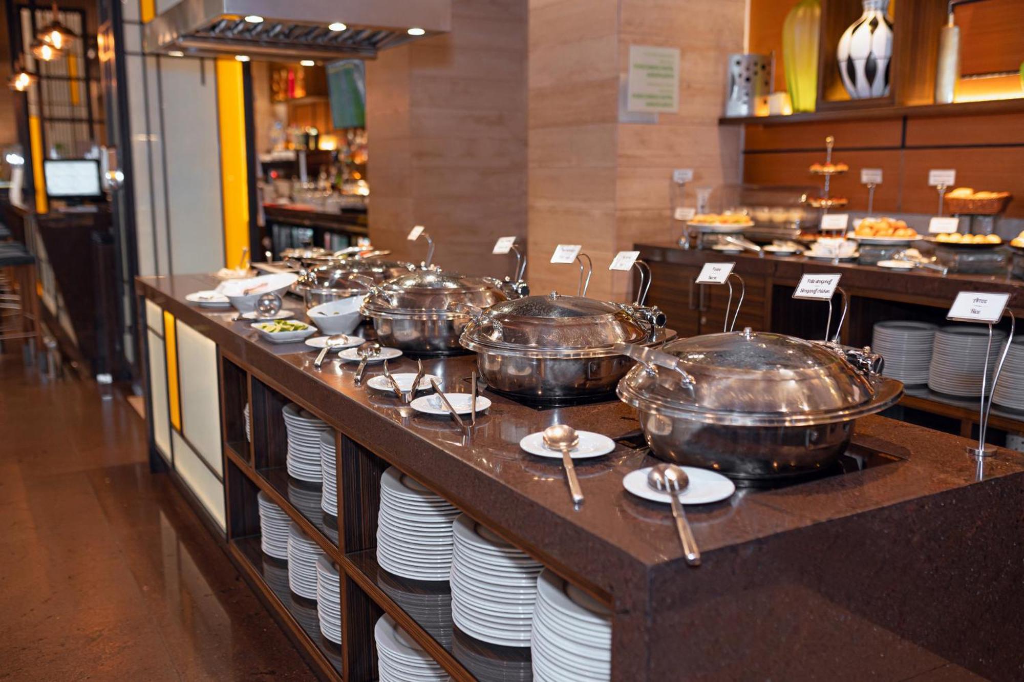 Holiday Inn Guayaquil Airport By Ihg Ngoại thất bức ảnh A buffet at a hotel