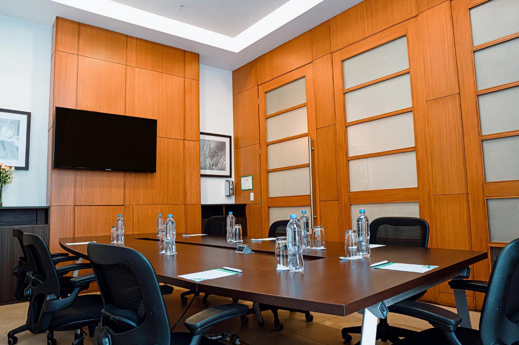 Holiday Inn Guayaquil Airport By Ihg Ngoại thất bức ảnh Meeting room at the headquarters of the African Union
