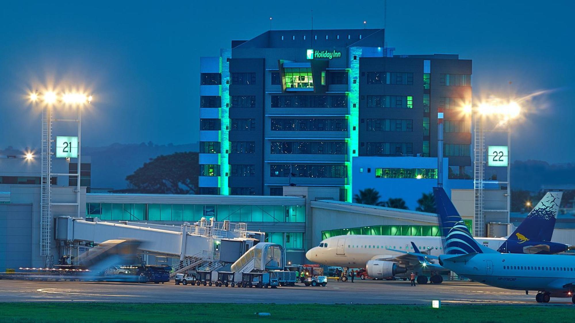 Holiday Inn Guayaquil Airport By Ihg Ngoại thất bức ảnh Holiday Inn at Faro Airport