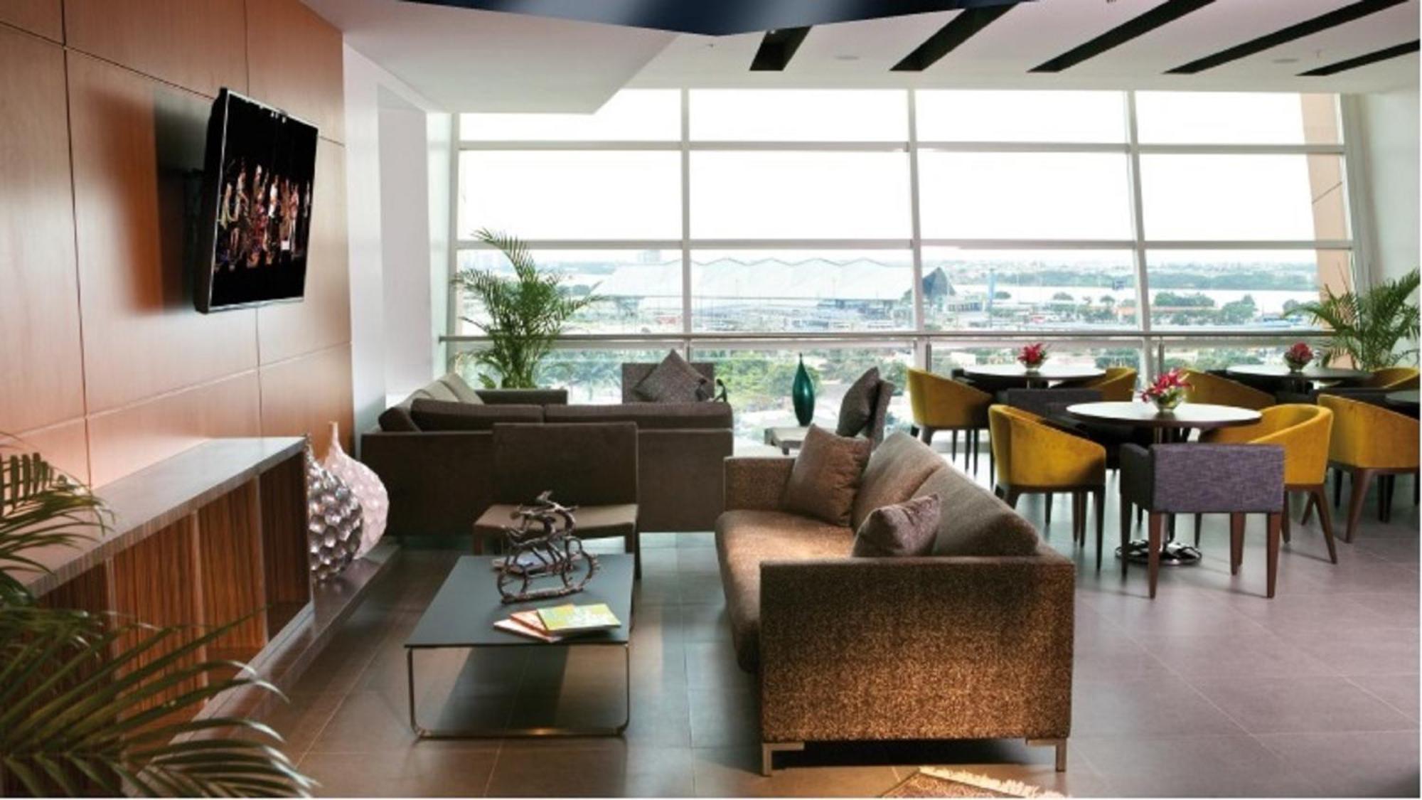 Holiday Inn Guayaquil Airport By Ihg Ngoại thất bức ảnh The Club Lounge at KLIA
